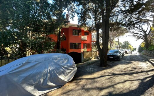 BEBEK KORTEL KORUSUNDA BOĞAZ MANZARALI VE HAVUZLU SATILIK MÜSTAKİL BİNA